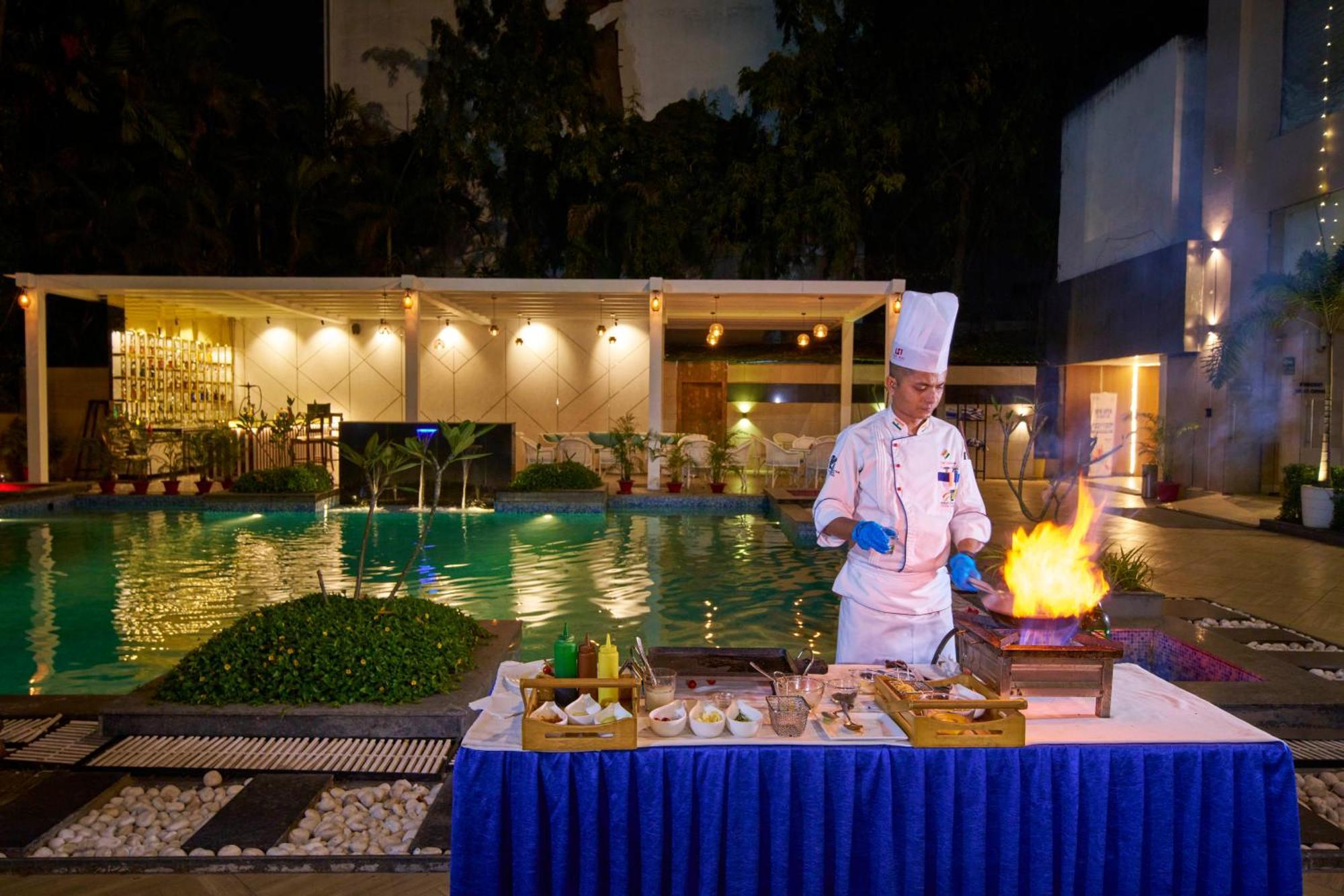 Hotel Hindusthan International, บูบันเนสชวาร์ ภายนอก รูปภาพ