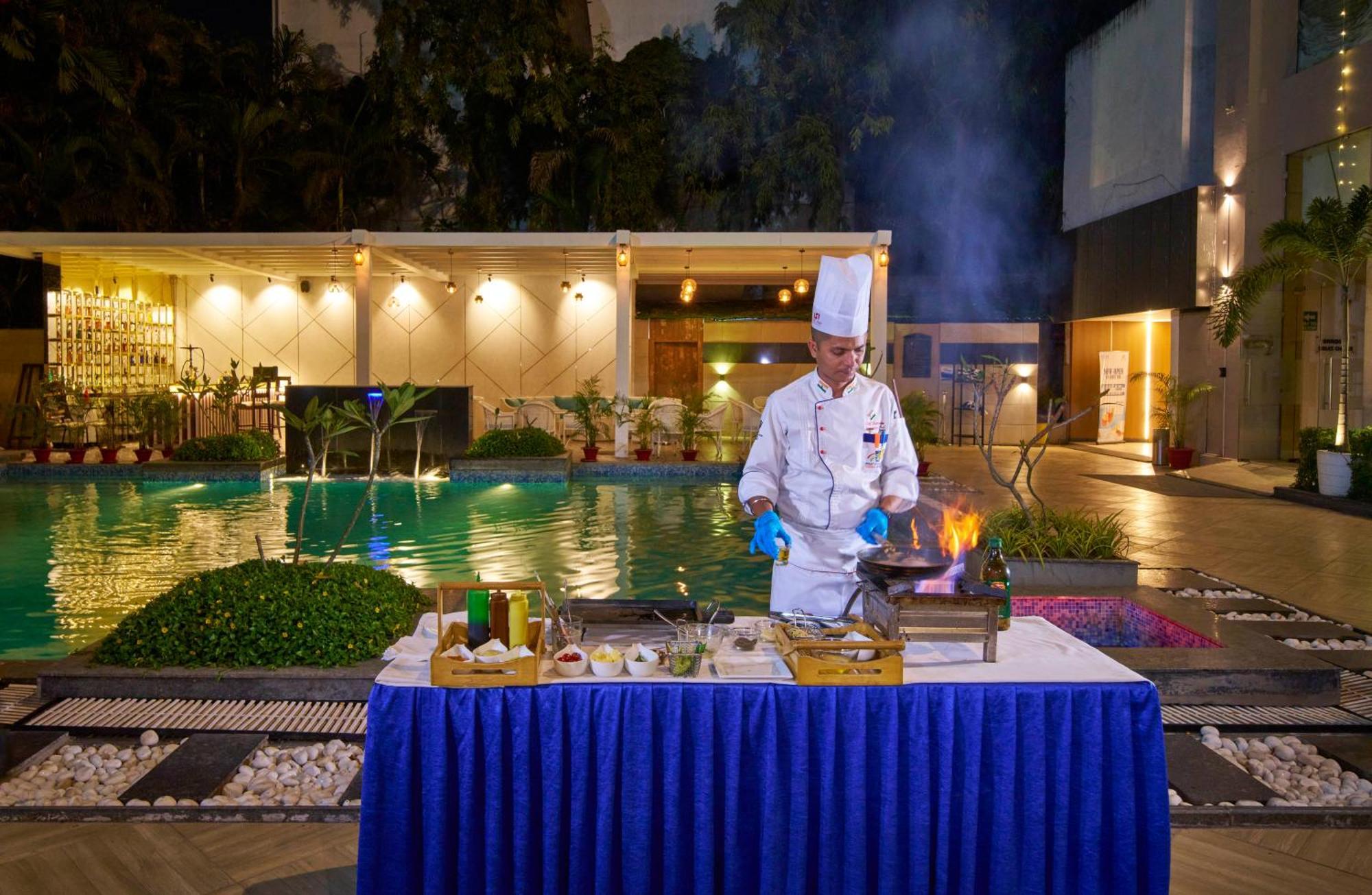 Hotel Hindusthan International, บูบันเนสชวาร์ ภายนอก รูปภาพ