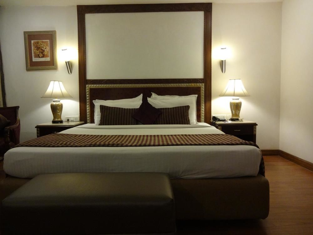 Hotel Hindusthan International, บูบันเนสชวาร์ ภายนอก รูปภาพ