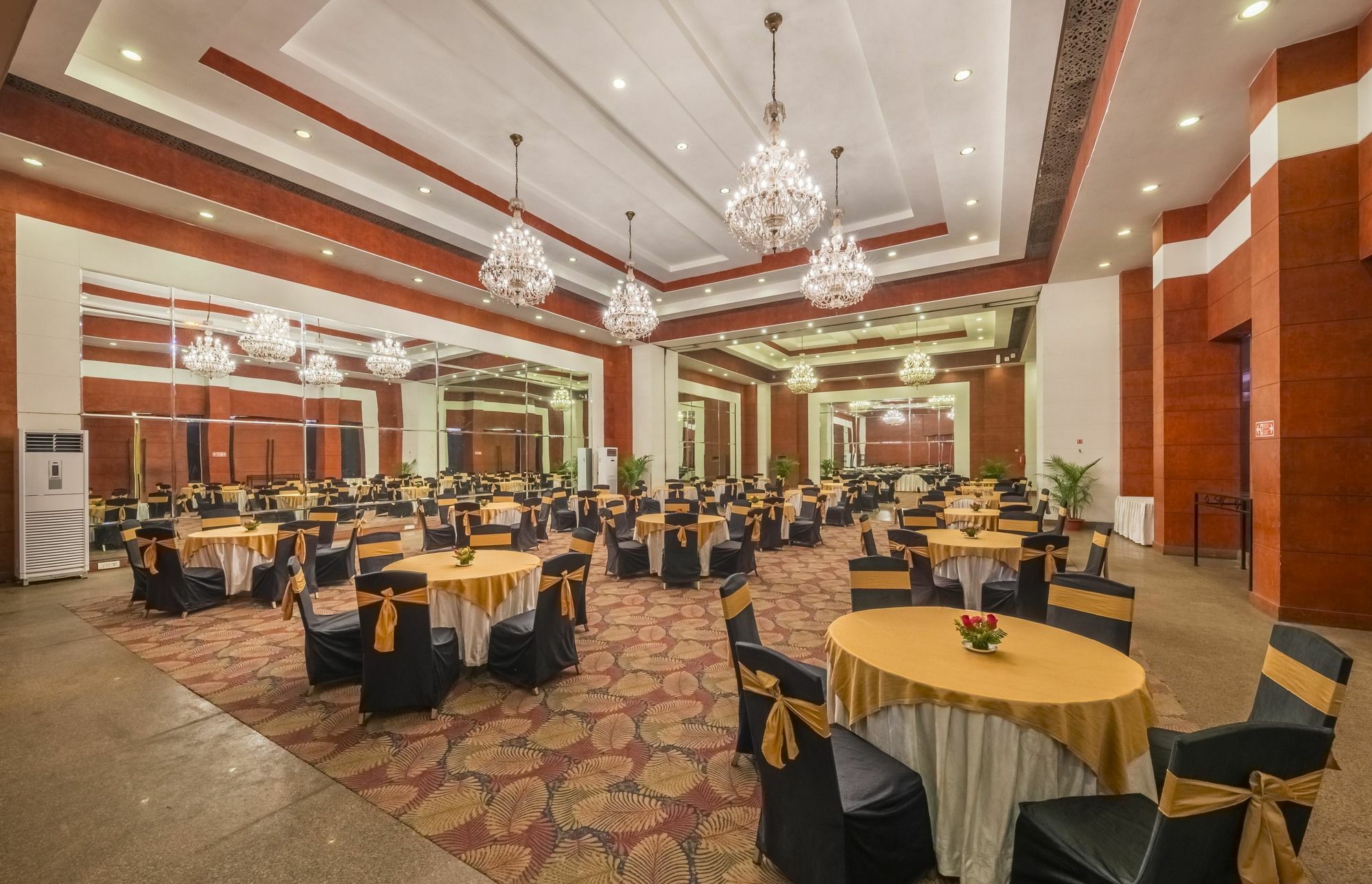 Hotel Hindusthan International, บูบันเนสชวาร์ ภายนอก รูปภาพ